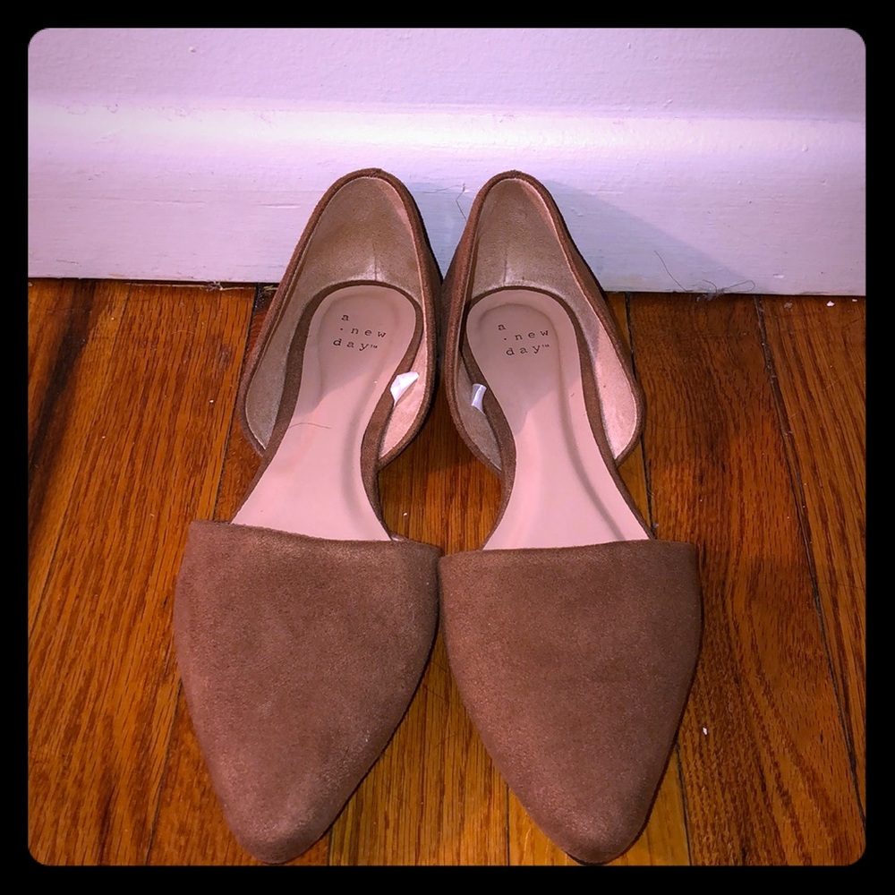 Brown pointed flats